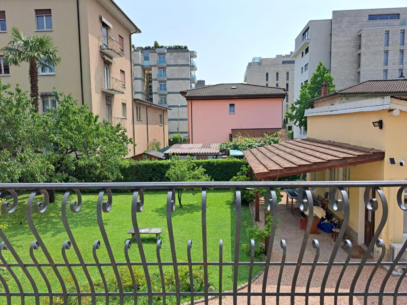 Sestante By Quokka 360 - A Garden In The Town Centre Appartement *